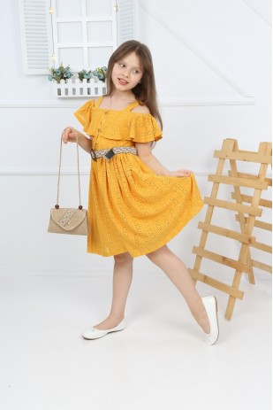 فستان دانتيل بأزرار وحزام على كامل التصميم مع حقيبة