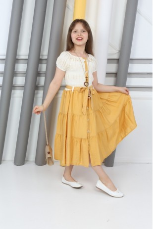 Платье с бретелькой на пуговицах, колье и сумкой