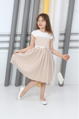 Beigefarbenes, plissiertes Taschenkleid für Mädchen