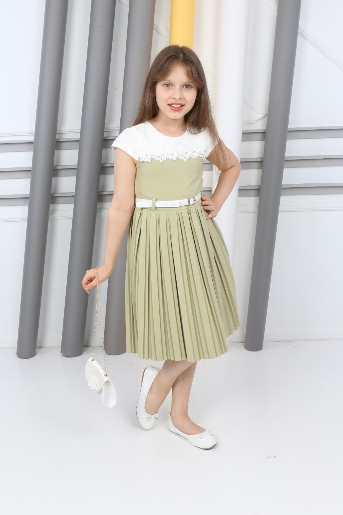Grünes, plissiertes Taschenkleid für Mädchen