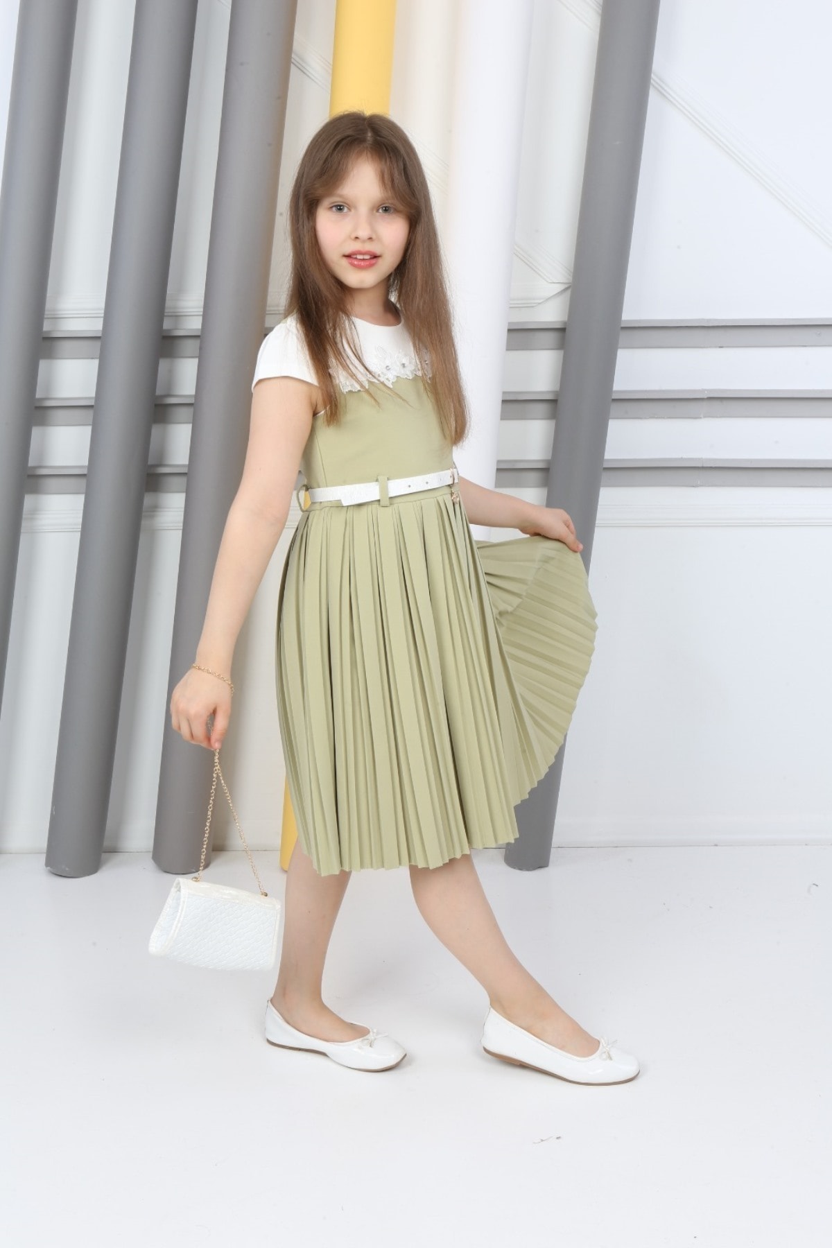 Grünes, plissiertes Taschenkleid für Mädchen