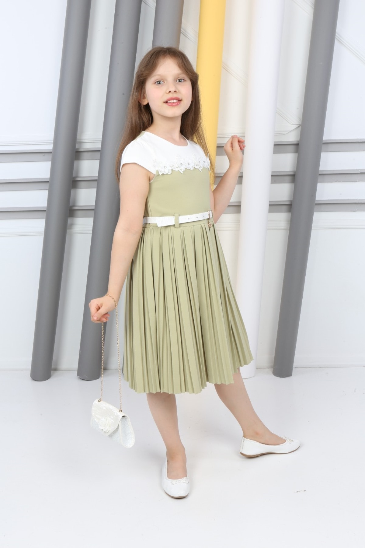 Grünes, plissiertes Taschenkleid für Mädchen