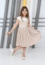 Beigefarbenes, plissiertes Taschenkleid für Mädchen
