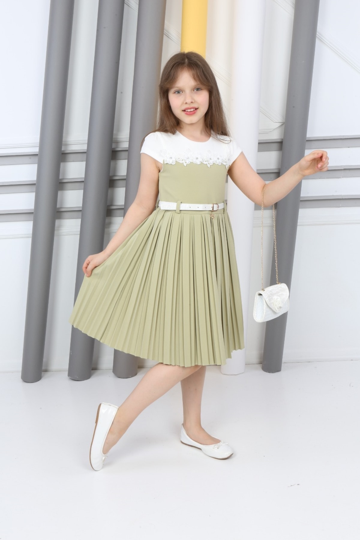 Grünes, plissiertes Taschenkleid für Mädchen