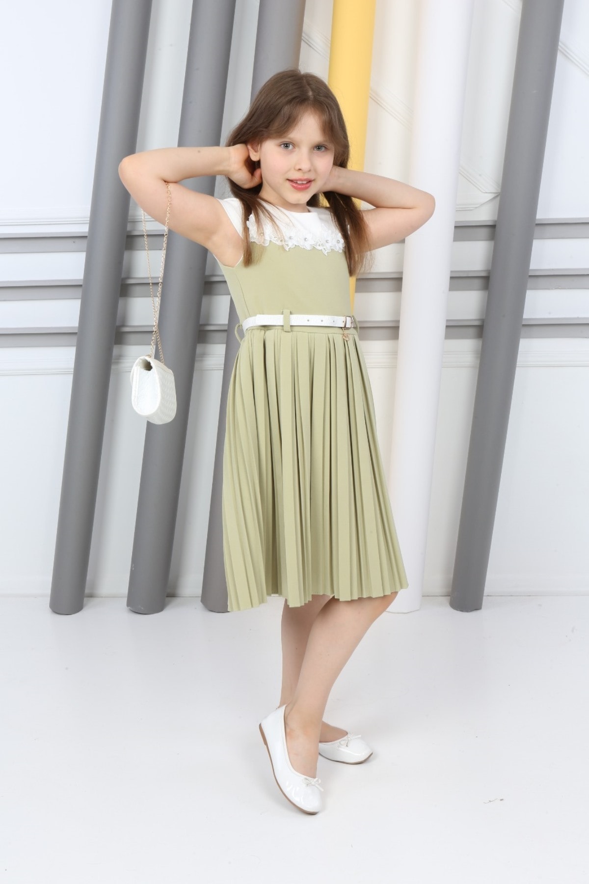 Grünes, plissiertes Taschenkleid für Mädchen