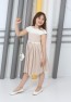 Beigefarbenes, plissiertes Taschenkleid für Mädchen