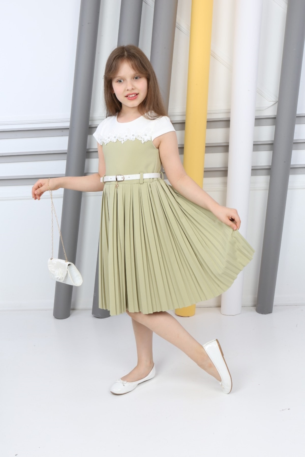Grünes, plissiertes Taschenkleid für Mädchen