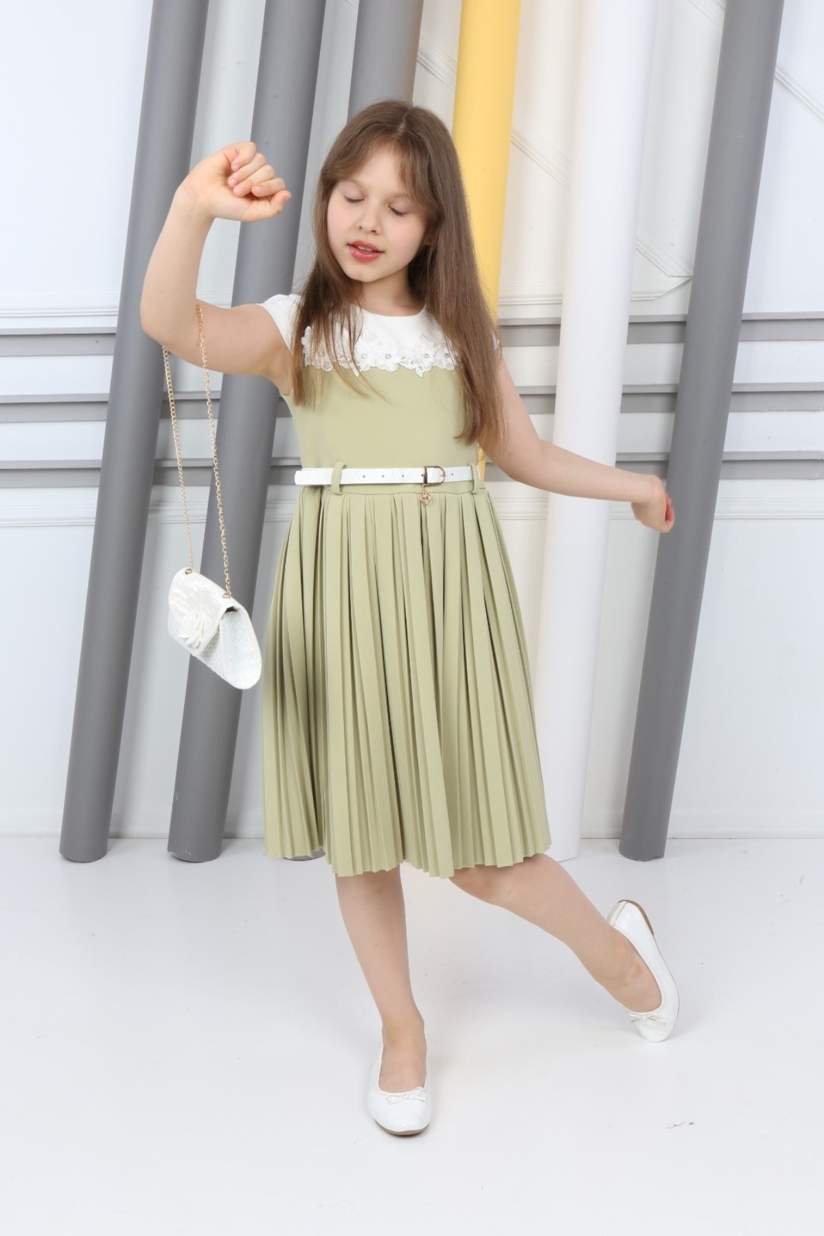 Grünes, plissiertes Taschenkleid für Mädchen