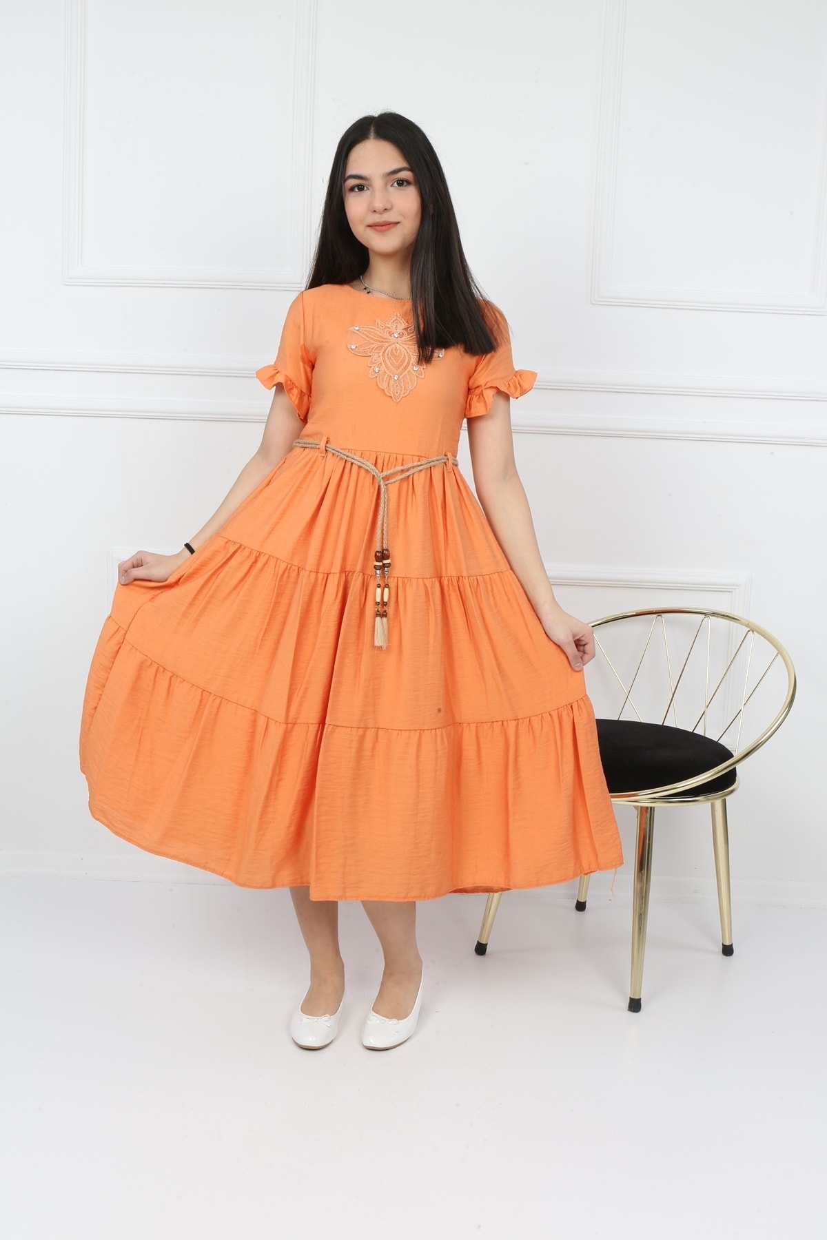 Kellnerjungenkleid mit Seilgürtel