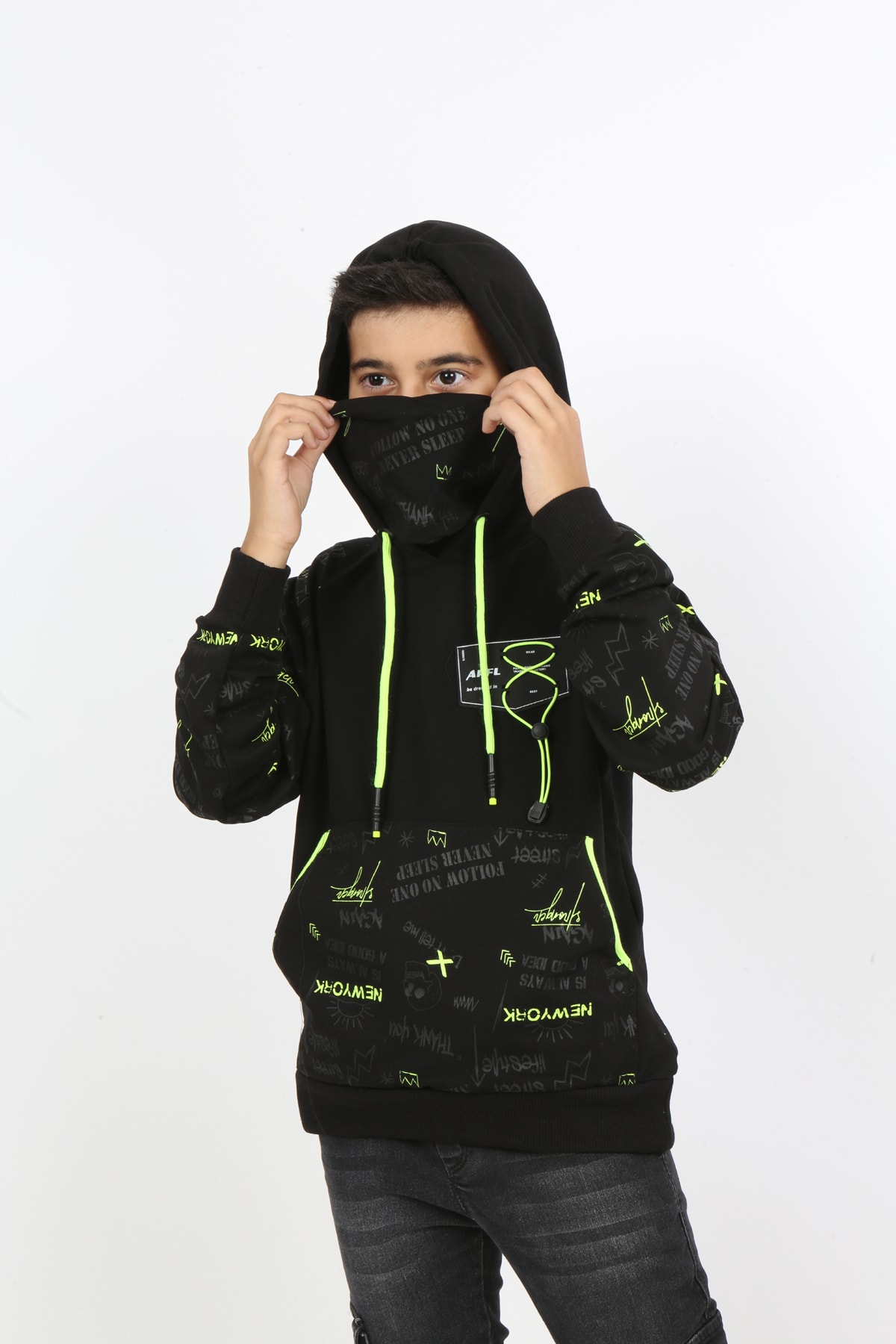 Erkek Çocuk Maskeli Kapüşonlu Cepli Sweatshirt