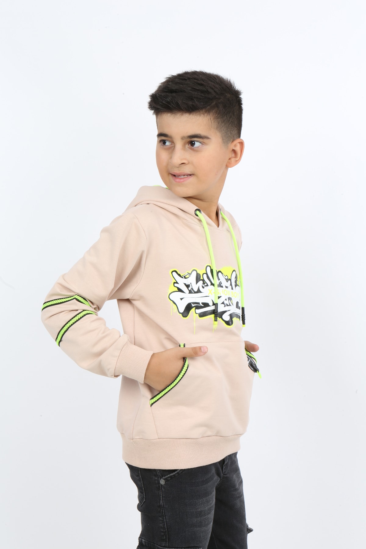 سويت شيرت بغطاء للرأس مطبوع للأولاد مع جيب