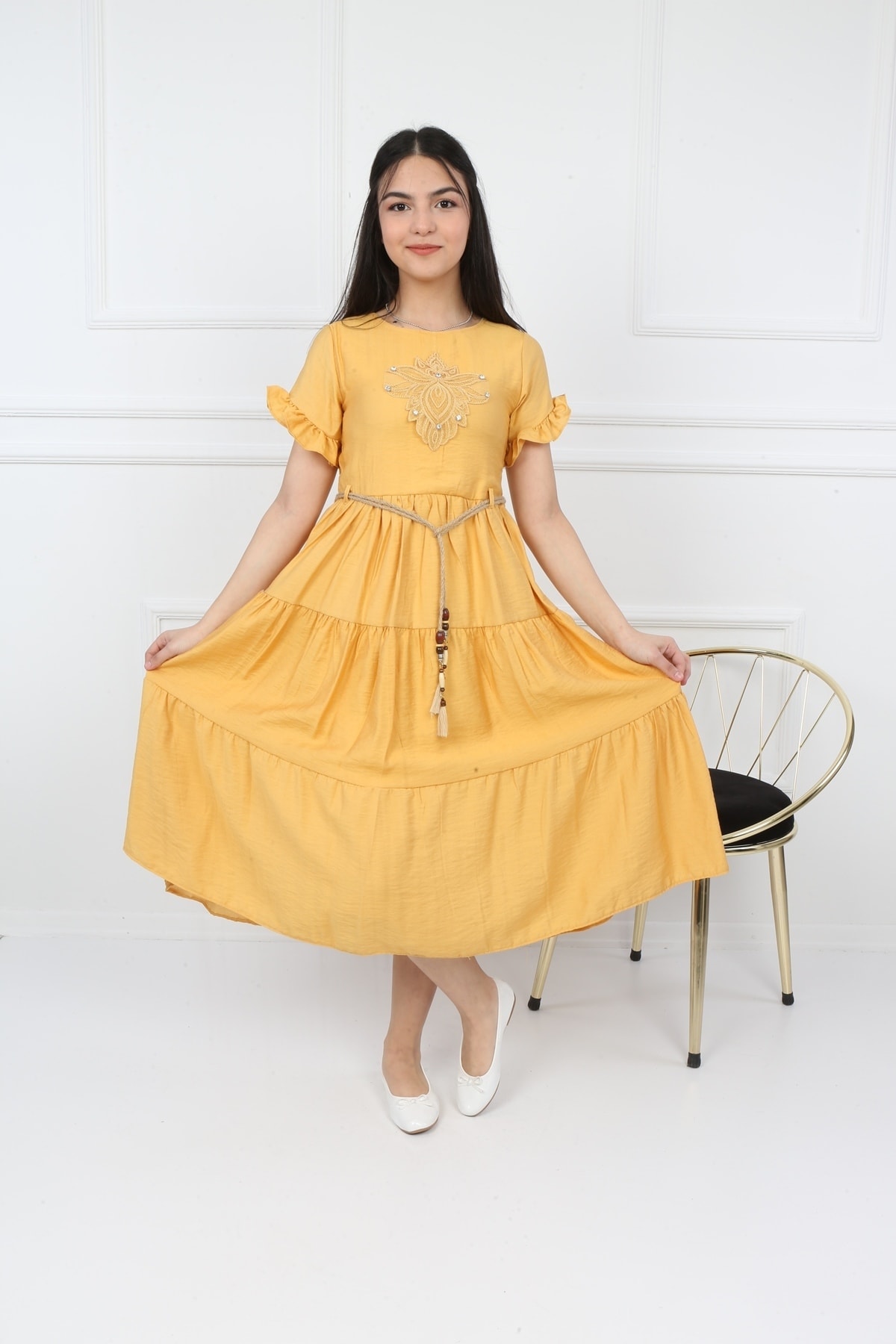 Kellnerjungenkleid mit Seilgürtel