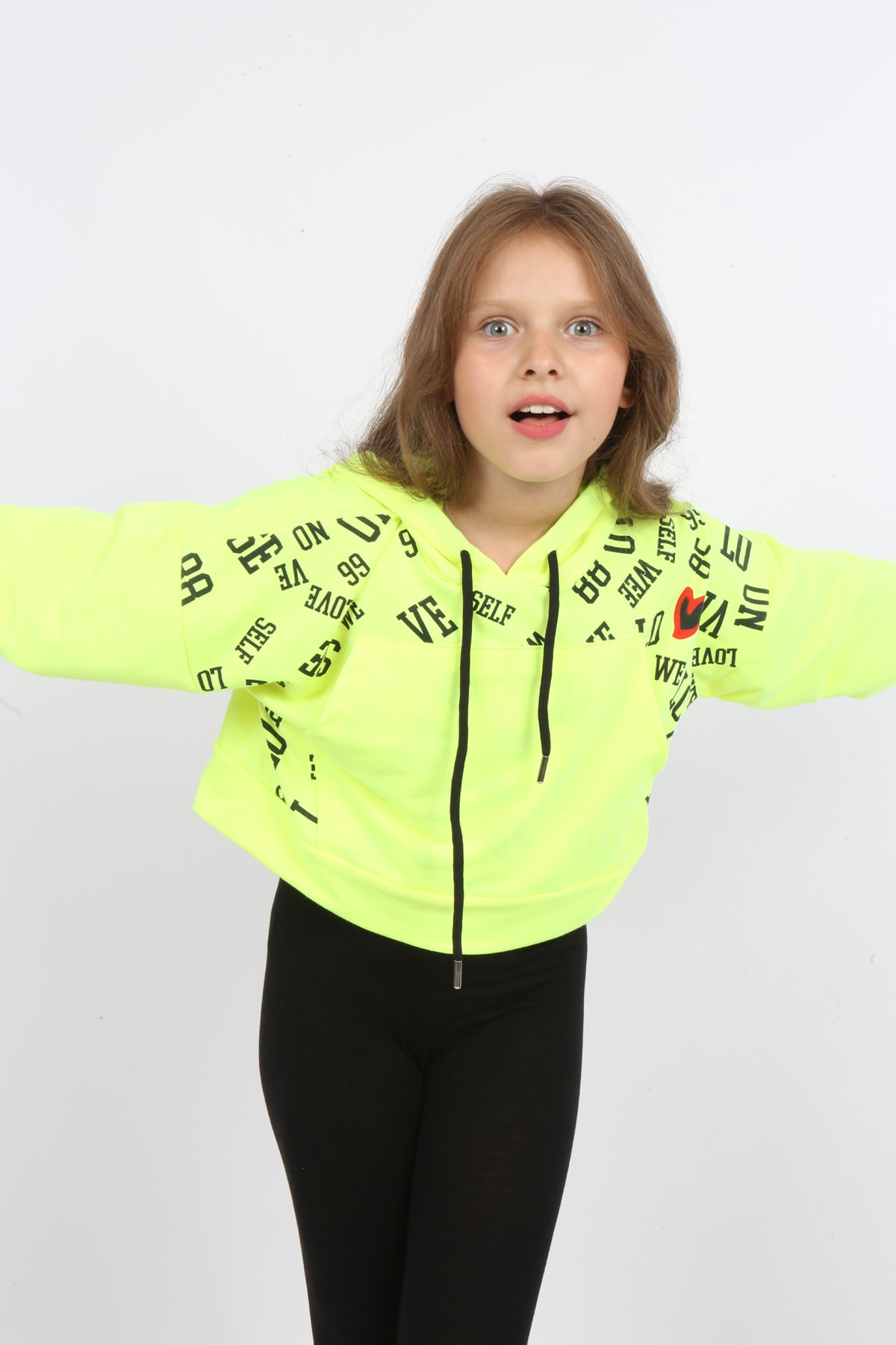 Kız Çocuk Göbek Üstü Kapüşonlu Cepli Baskılı Sweatshirt