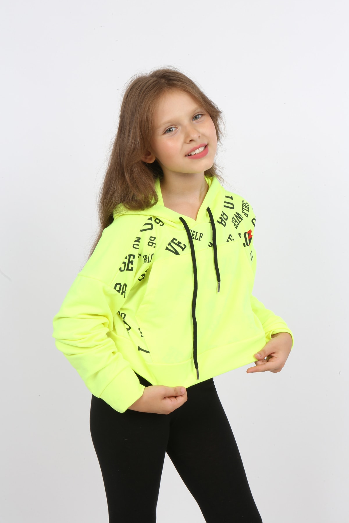 Kız Çocuk Göbek Üstü Kapüşonlu Cepli Baskılı Sweatshirt