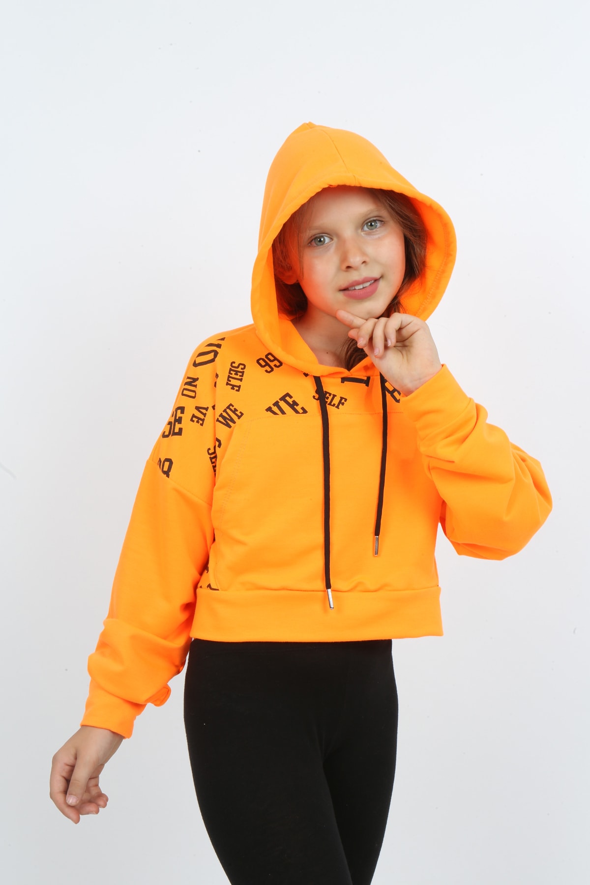 Kız Çocuk Göbek Üstü Kapüşonlu Cepli Baskılı Sweatshirt