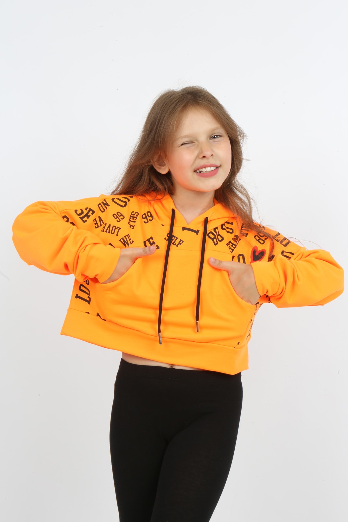 Kız Çocuk Göbek Üstü Kapüşonlu Cepli Baskılı Sweatshirt