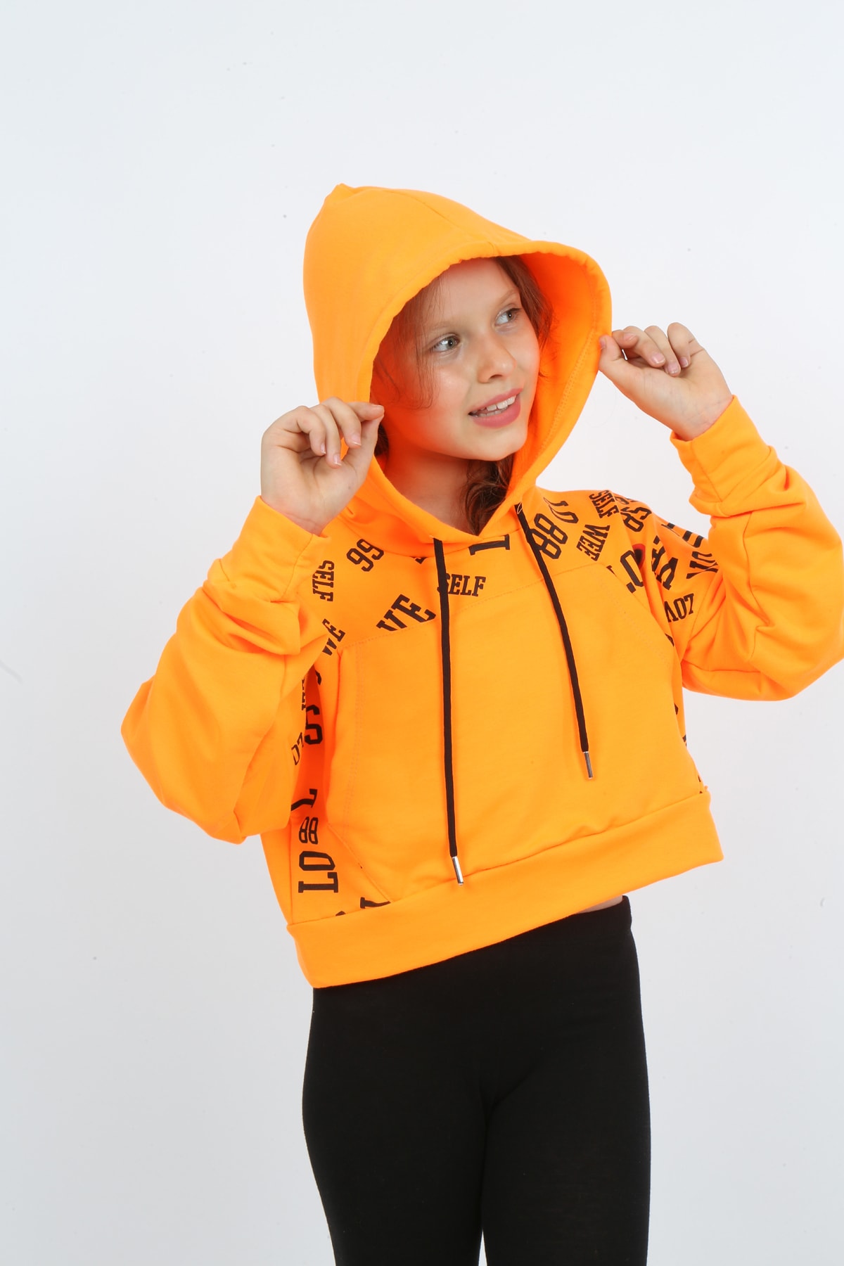 Kız Çocuk Göbek Üstü Kapüşonlu Cepli Baskılı Sweatshirt