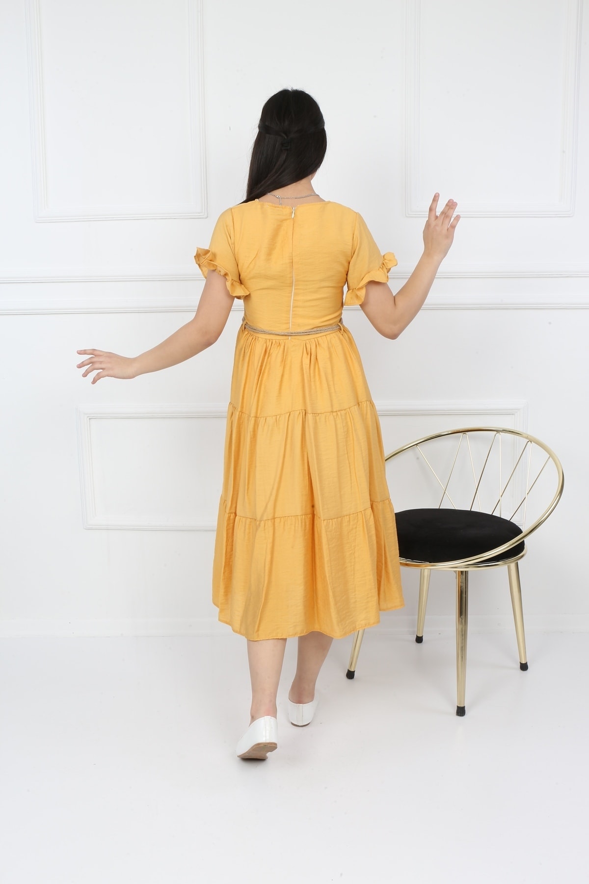 Kellnerjungenkleid mit Seilgürtel