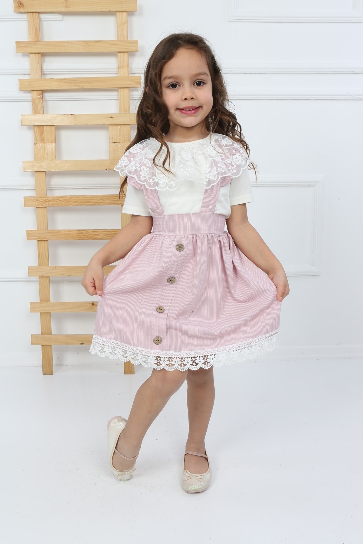 Lilafarbenes Badi-Spitzenträgerkleid für Kinder