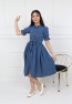 Kellnerlanges, geknöpftes Kleid