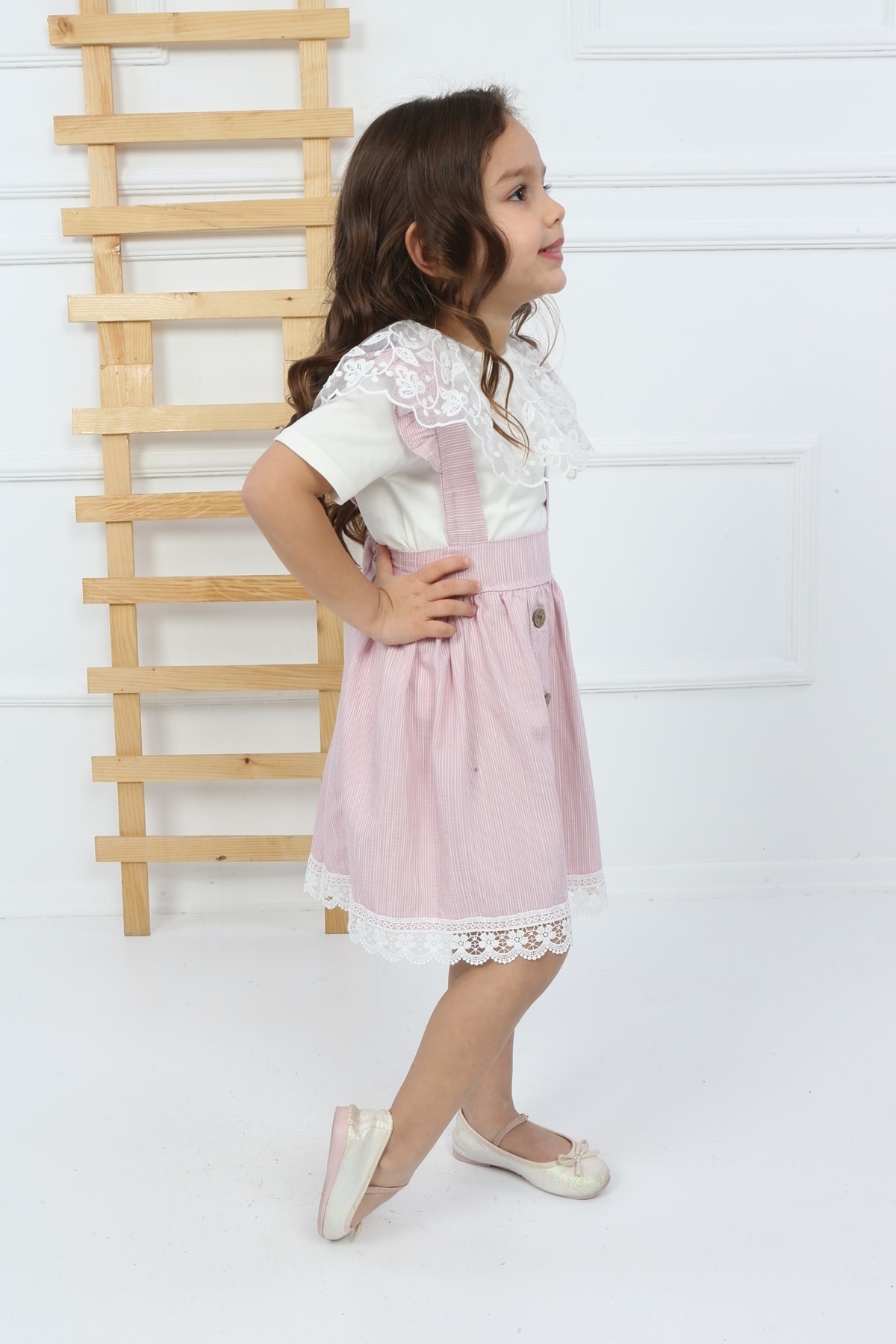 Lilafarbenes Badi-Spitzenträgerkleid für Kinder