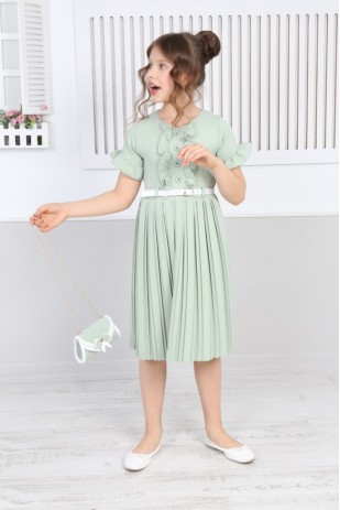 Плиссированное платье-мешок с поясом для девочки