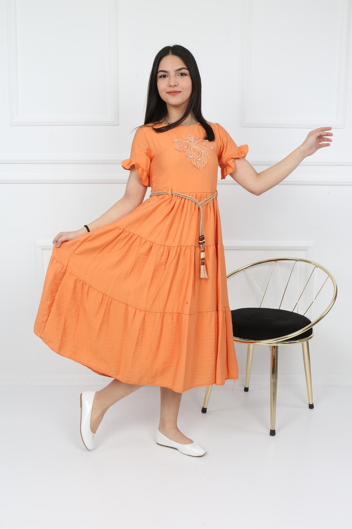 Kellnerjungenkleid mit Seilgürtel