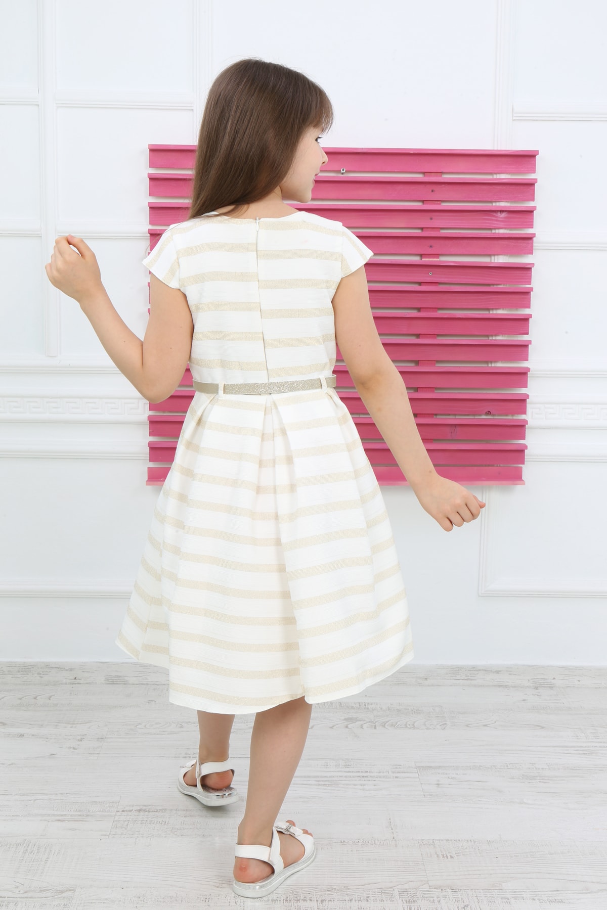 Goldgestreiftes Kleid