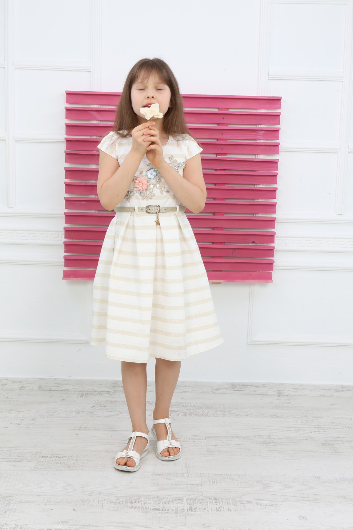 Goldgestreiftes Kleid