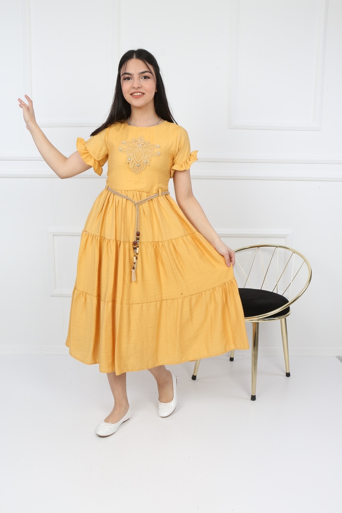 Kellnerjungenkleid mit Seilgürtel