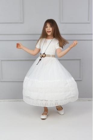 Платье из кружева и тюля средней длины с ожерельем