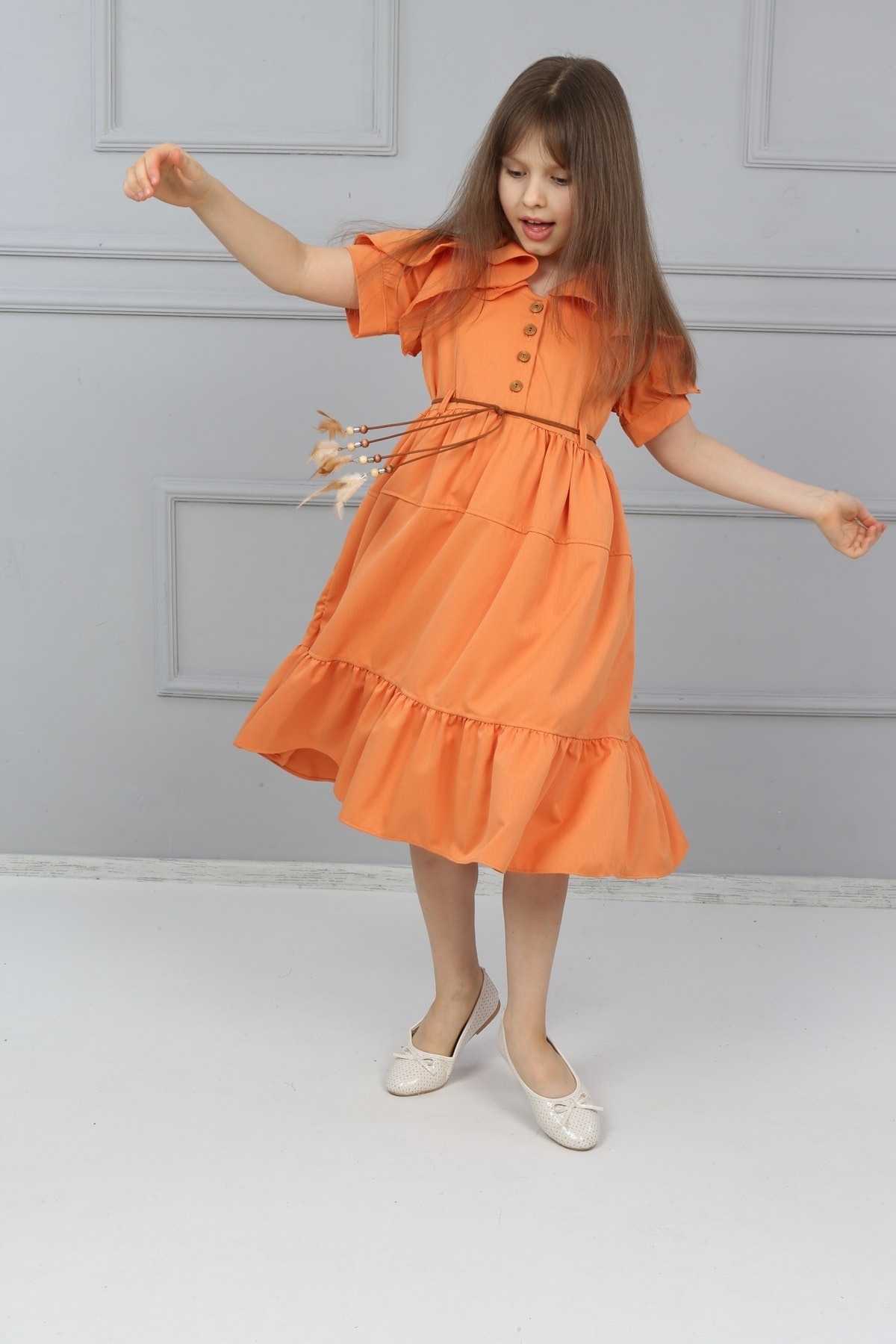 Kleid mit Seilgürtel, Vorder- und Manschettenknöpfen