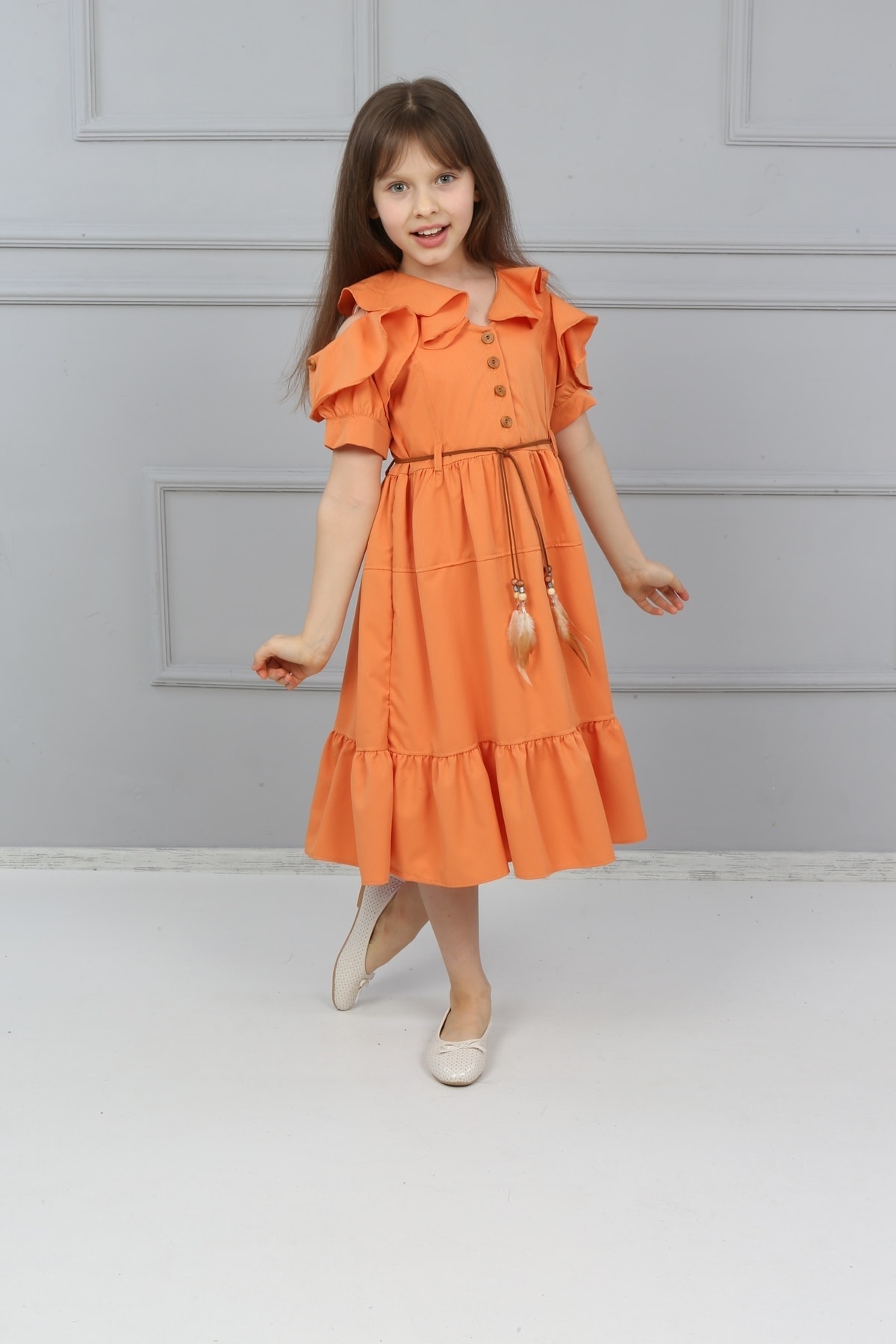 Kleid mit Seilgürtel, Vorder- und Manschettenknöpfen