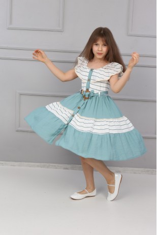 Полосатое платье с бретелькой на пуговицах