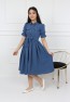 Kellnerlanges, geknöpftes Kleid