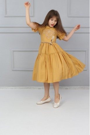 فستان بناتي أصفر بدانتيل أمامي حجري