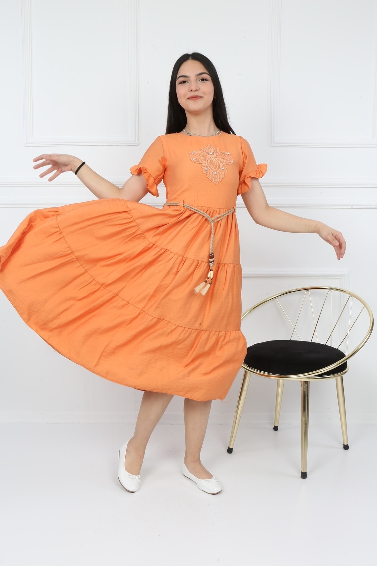 Kellnerjungenkleid mit Seilgürtel