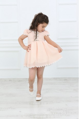 Розовое платье из сотовой ткани для девочки