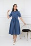 Kellnerlanges, geknöpftes Kleid