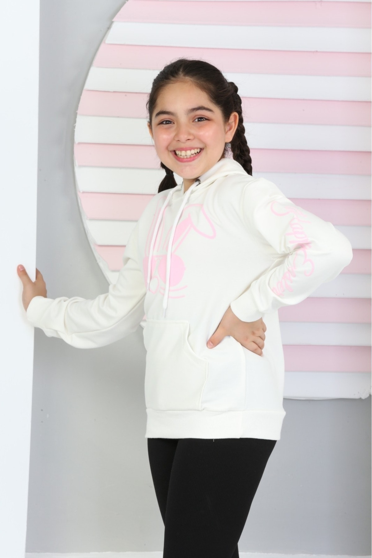 İKİ İPLİK ŞARDANSUZ TAVŞAN BASKILI KAPŞONLU CEPLİ SWEATSHİRT