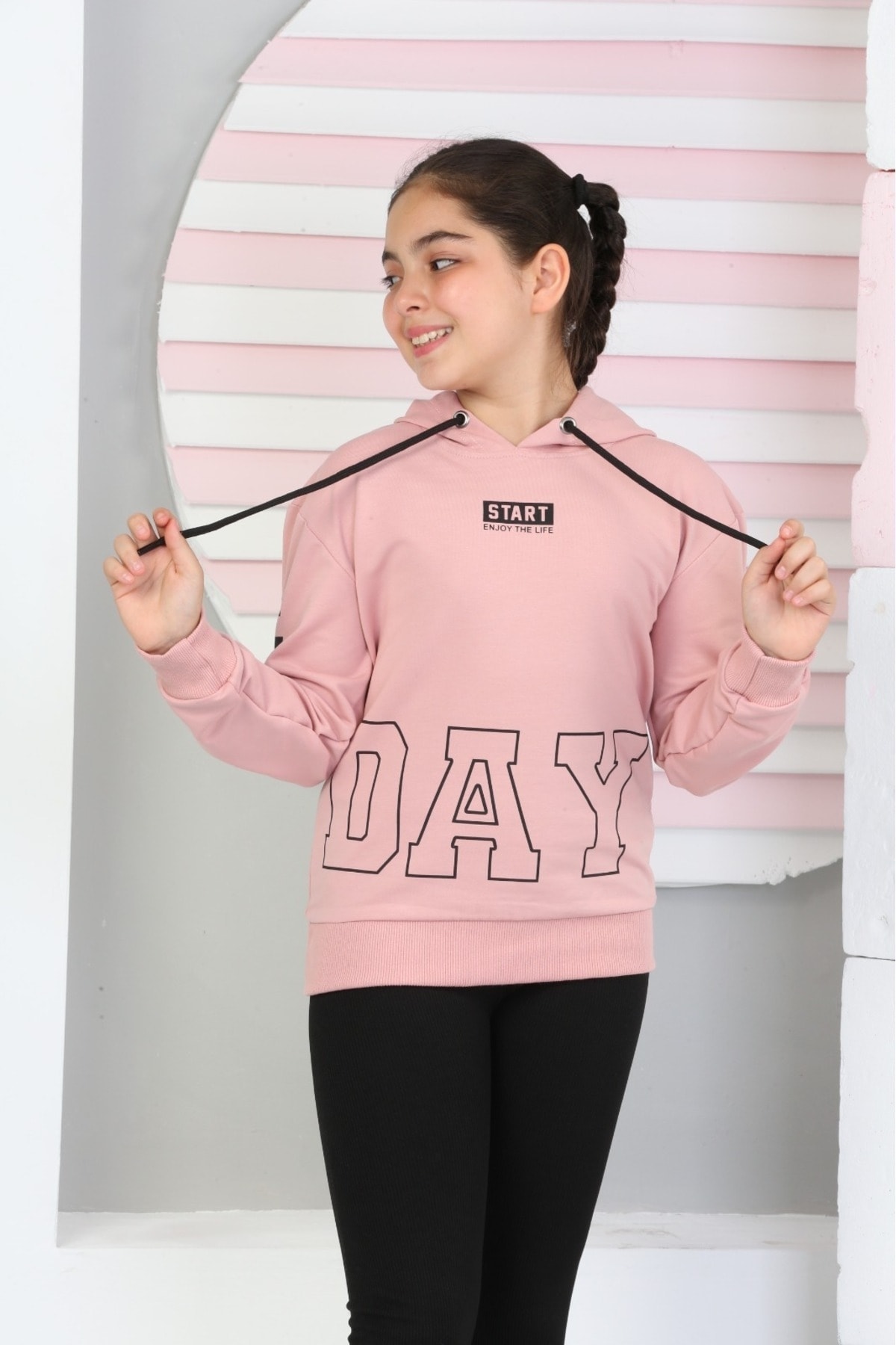 DAY BASKILI İKİ İPLİK KOPŞONLU SWEATSHİRT