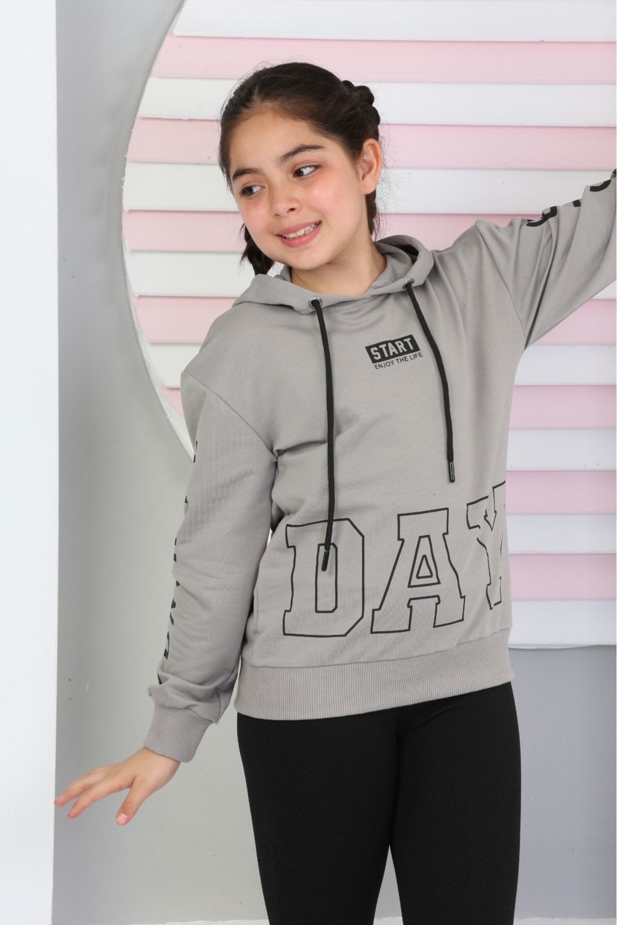 DAY BASKILI İKİ İPLİK KOPŞONLU SWEATSHİRT