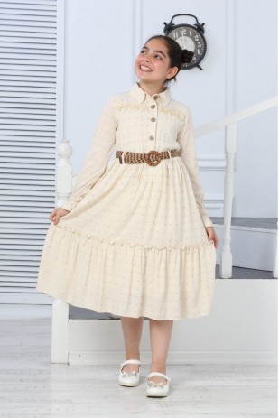 LANGÄRMELIGES, GLÄNZENDES KLEID MIT GÜRTEL MIT KNÖPFE