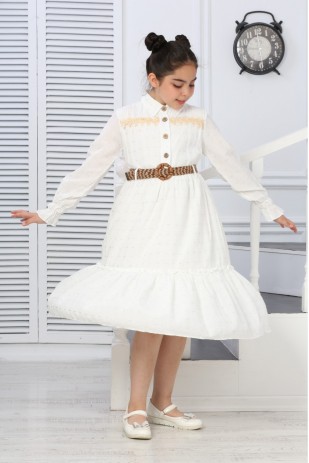 LANGÄRMELIGES, GLÄNZENDES KLEID MIT GÜRTEL MIT KNÖPFE